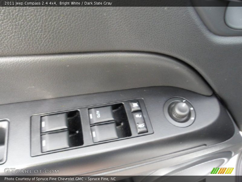 Bright White / Dark Slate Gray 2011 Jeep Compass 2.4 4x4