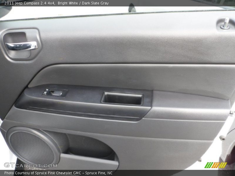 Bright White / Dark Slate Gray 2011 Jeep Compass 2.4 4x4
