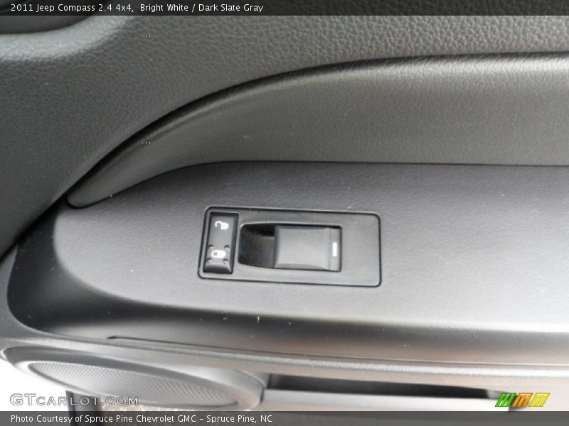 Bright White / Dark Slate Gray 2011 Jeep Compass 2.4 4x4