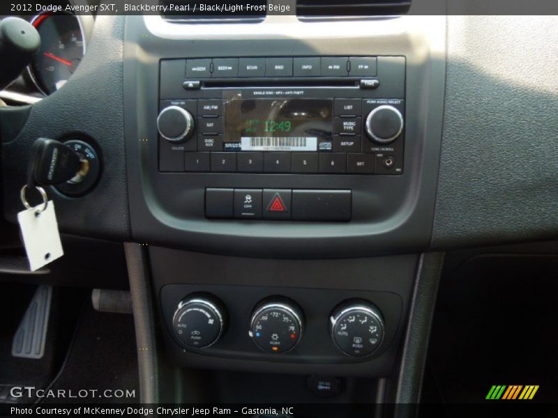 Blackberry Pearl / Black/Light Frost Beige 2012 Dodge Avenger SXT