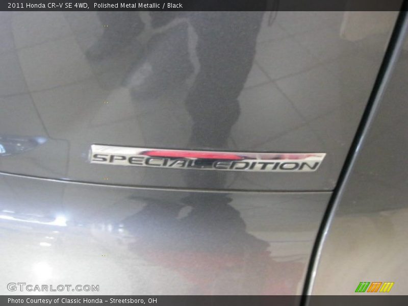 Polished Metal Metallic / Black 2011 Honda CR-V SE 4WD