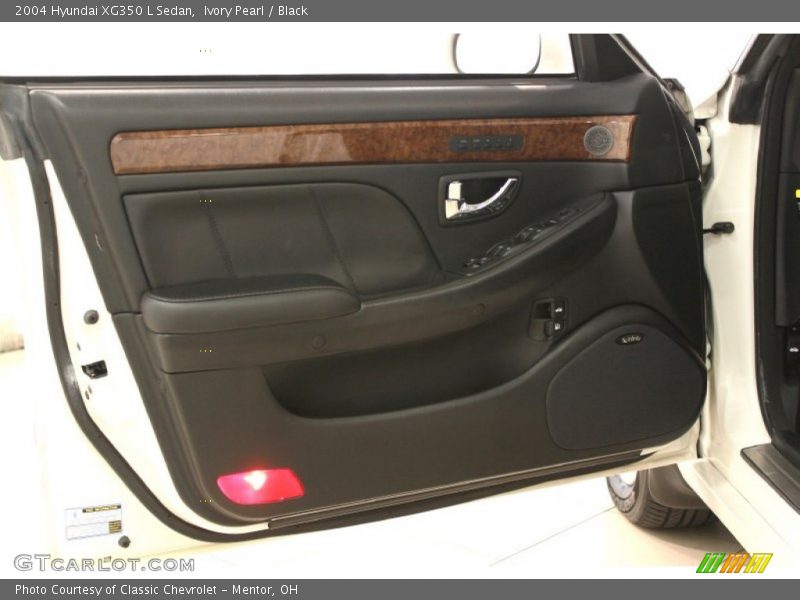 Ivory Pearl / Black 2004 Hyundai XG350 L Sedan