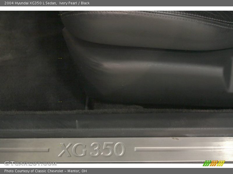 Ivory Pearl / Black 2004 Hyundai XG350 L Sedan