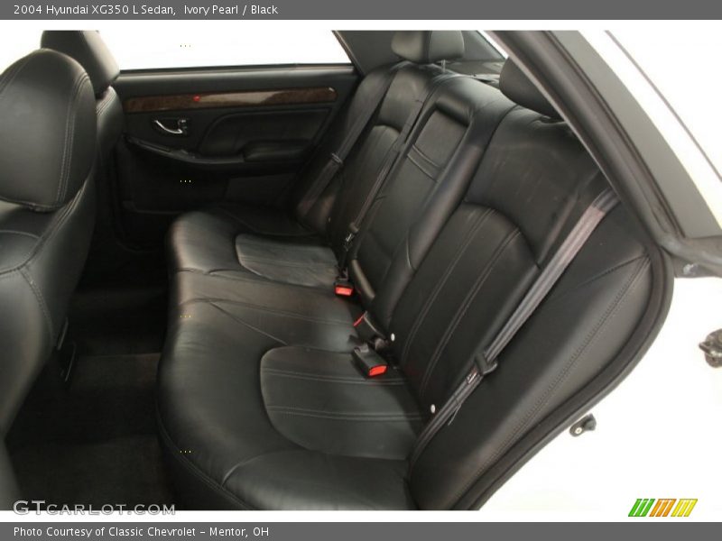 Ivory Pearl / Black 2004 Hyundai XG350 L Sedan