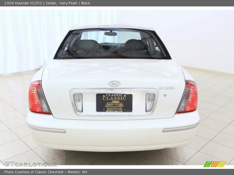 Ivory Pearl / Black 2004 Hyundai XG350 L Sedan