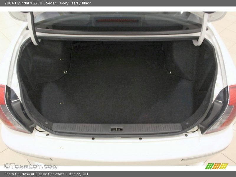 Ivory Pearl / Black 2004 Hyundai XG350 L Sedan