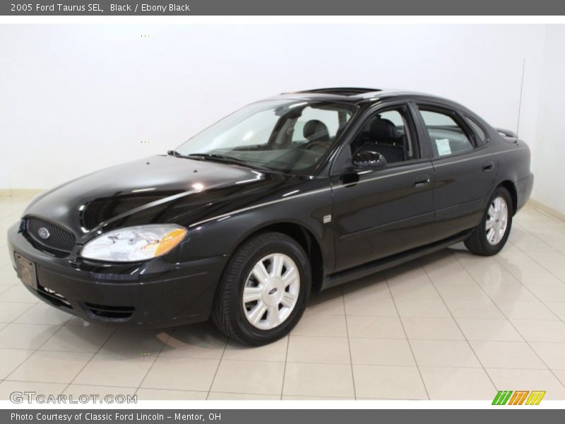 Front 3/4 View of 2005 Taurus SEL