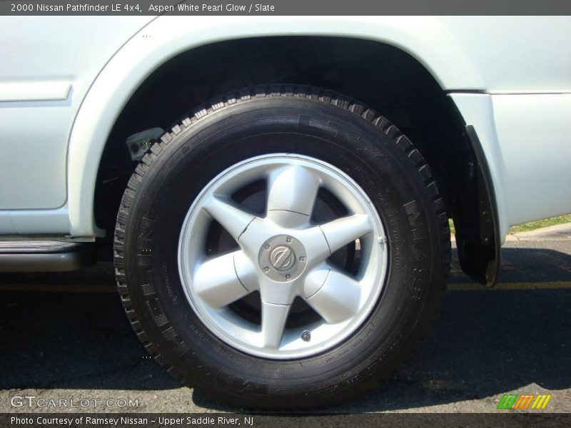 Aspen White Pearl Glow / Slate 2000 Nissan Pathfinder LE 4x4