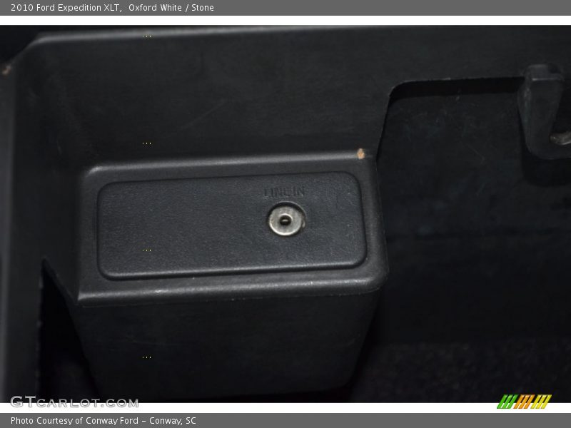 Oxford White / Stone 2010 Ford Expedition XLT