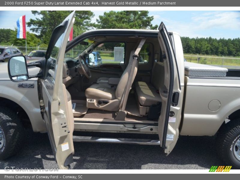 Harvest Gold Metallic / Medium Parchment 2000 Ford F250 Super Duty Lariat Extended Cab 4x4