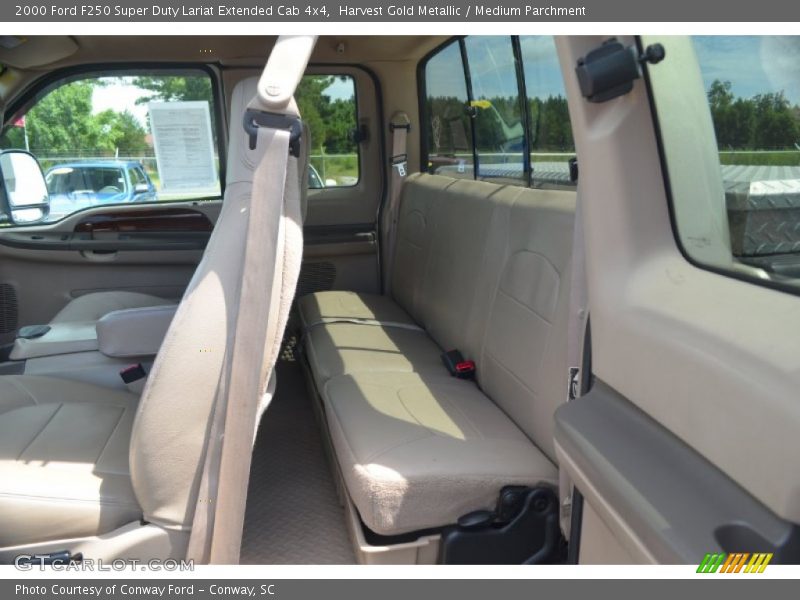 Harvest Gold Metallic / Medium Parchment 2000 Ford F250 Super Duty Lariat Extended Cab 4x4