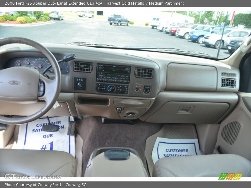 Harvest Gold Metallic / Medium Parchment 2000 Ford F250 Super Duty Lariat Extended Cab 4x4