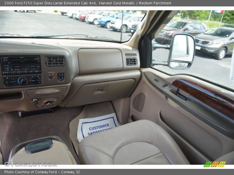 Harvest Gold Metallic / Medium Parchment 2000 Ford F250 Super Duty Lariat Extended Cab 4x4