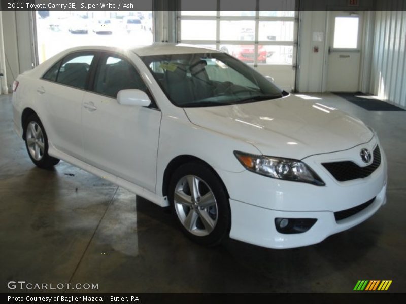 Super White / Ash 2011 Toyota Camry SE