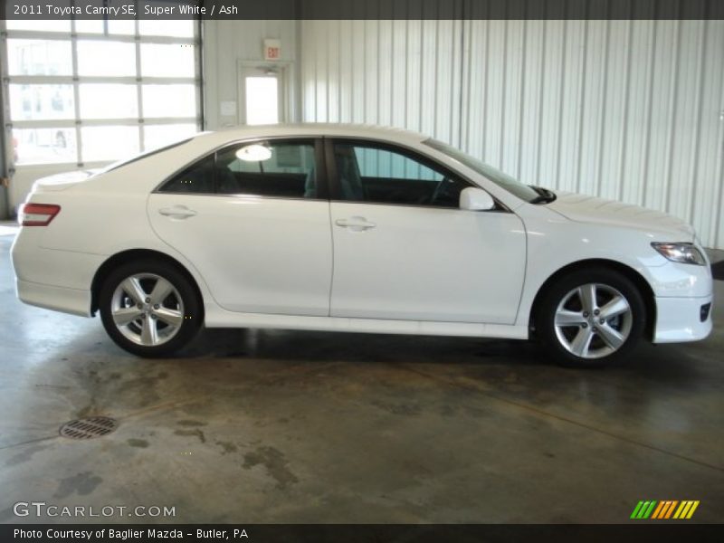 Super White / Ash 2011 Toyota Camry SE