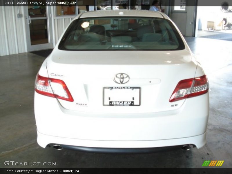 Super White / Ash 2011 Toyota Camry SE