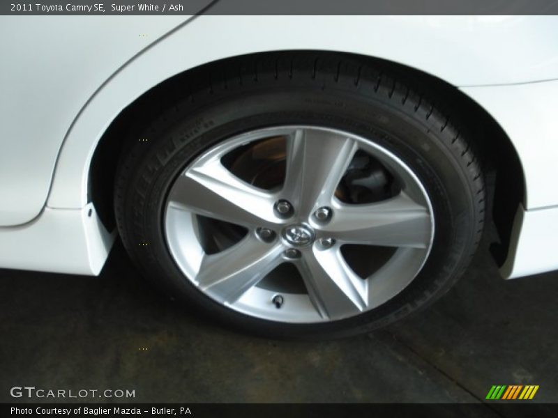 Super White / Ash 2011 Toyota Camry SE