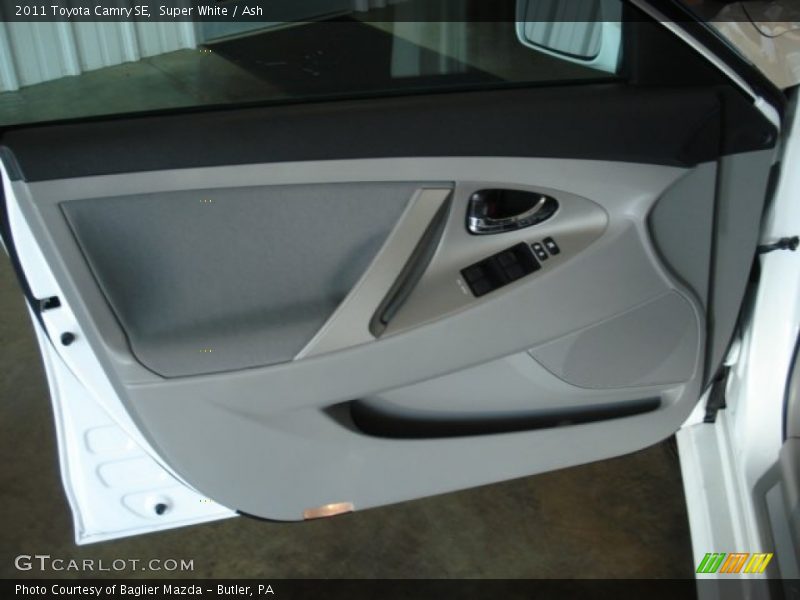 Super White / Ash 2011 Toyota Camry SE