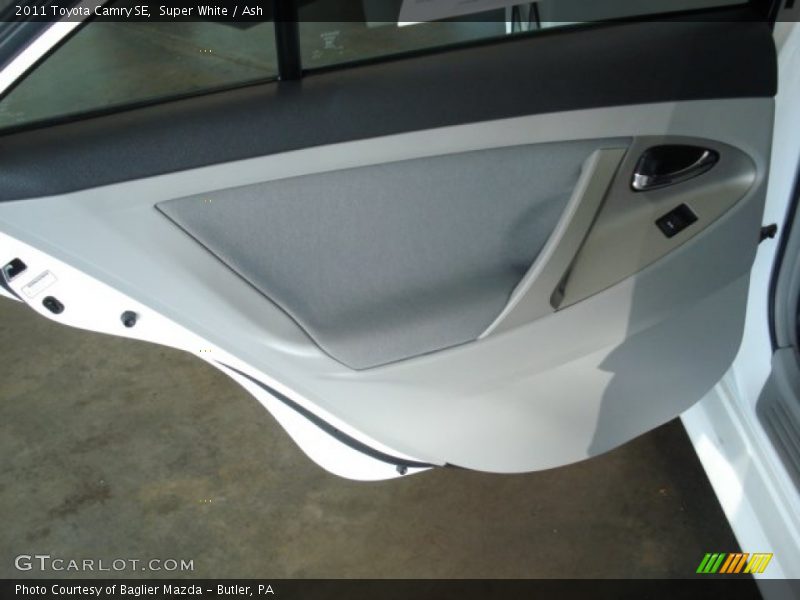 Super White / Ash 2011 Toyota Camry SE