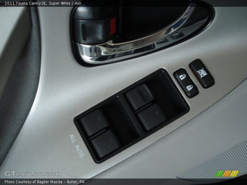 Super White / Ash 2011 Toyota Camry SE