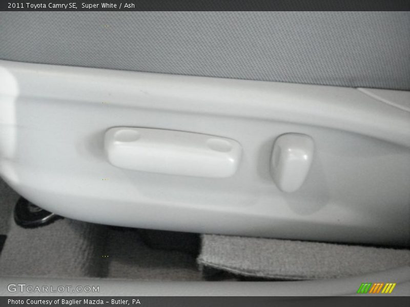 Super White / Ash 2011 Toyota Camry SE