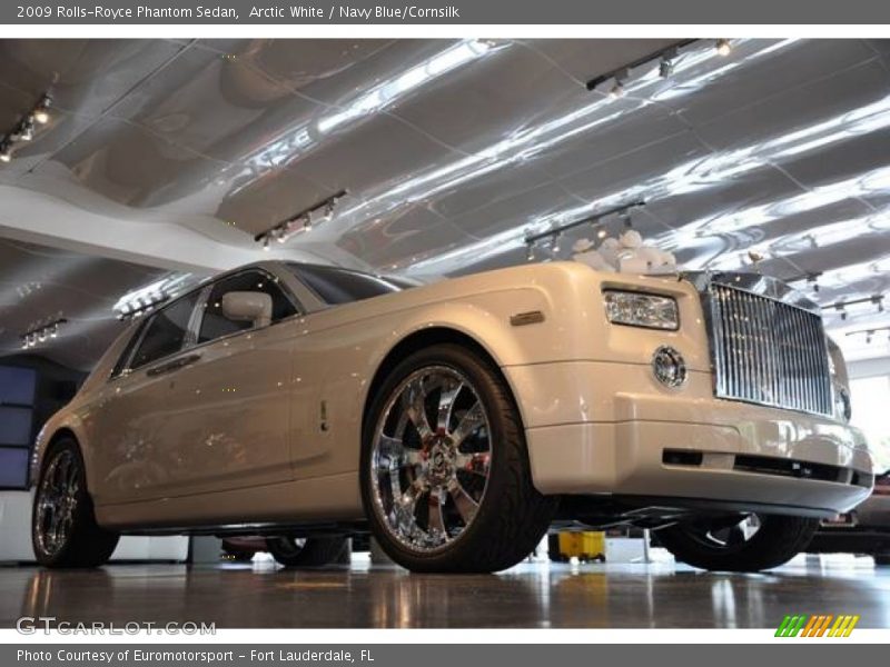 Arctic White / Navy Blue/Cornsilk 2009 Rolls-Royce Phantom Sedan