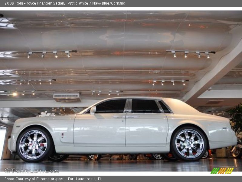 Arctic White / Navy Blue/Cornsilk 2009 Rolls-Royce Phantom Sedan