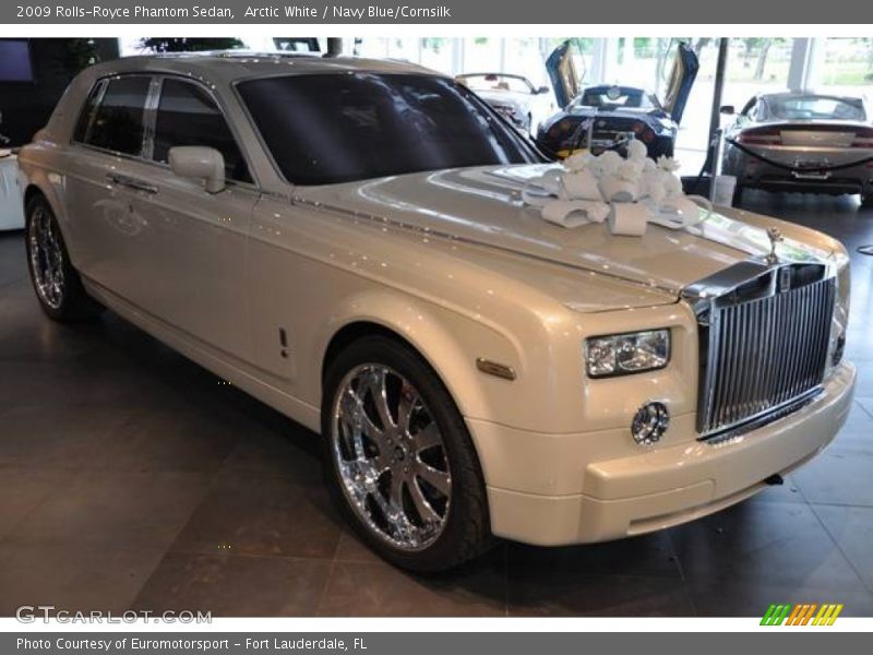 Arctic White / Navy Blue/Cornsilk 2009 Rolls-Royce Phantom Sedan