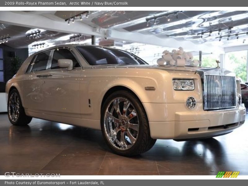 Arctic White / Navy Blue/Cornsilk 2009 Rolls-Royce Phantom Sedan