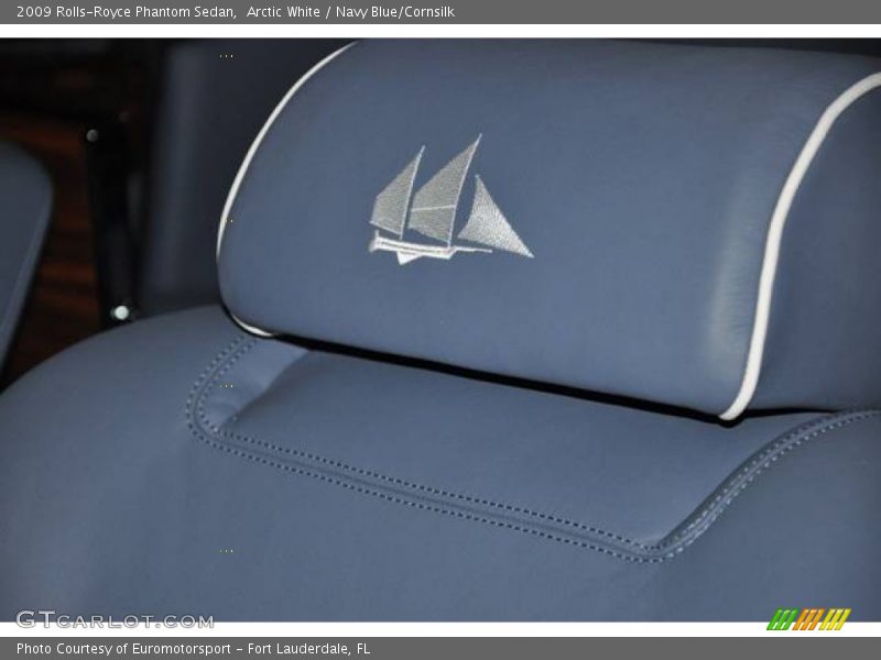 Arctic White / Navy Blue/Cornsilk 2009 Rolls-Royce Phantom Sedan