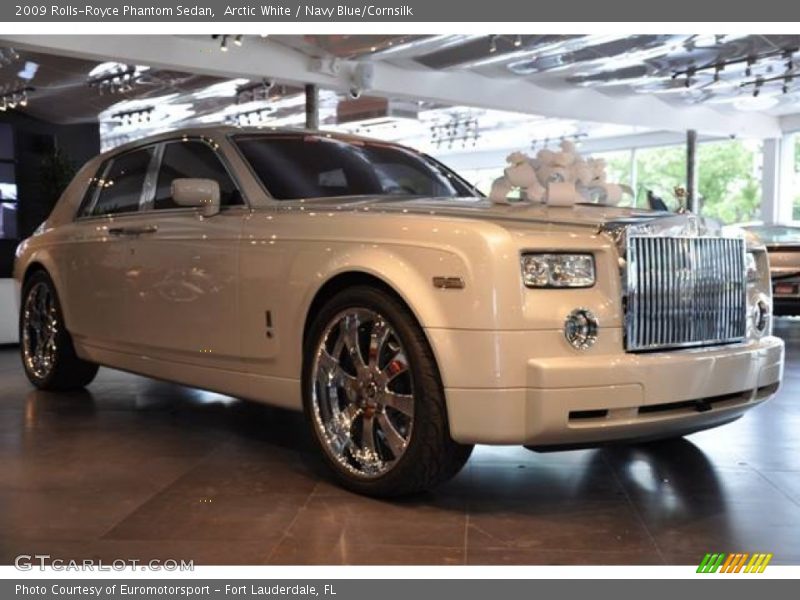 Arctic White / Navy Blue/Cornsilk 2009 Rolls-Royce Phantom Sedan