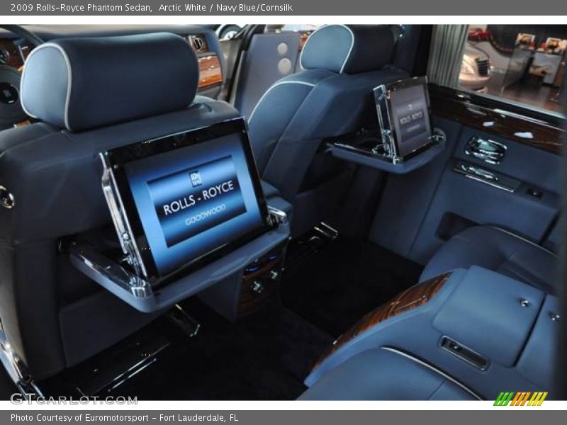 Arctic White / Navy Blue/Cornsilk 2009 Rolls-Royce Phantom Sedan