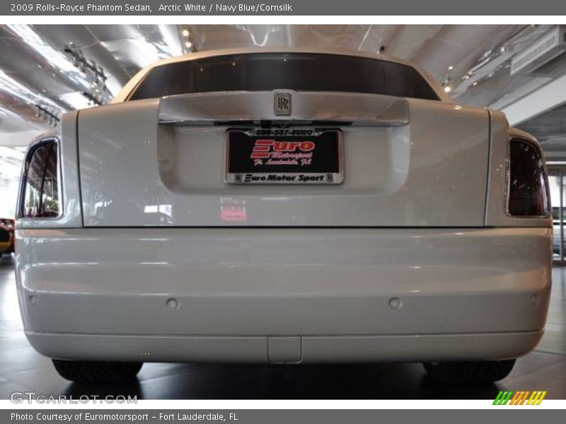 Arctic White / Navy Blue/Cornsilk 2009 Rolls-Royce Phantom Sedan