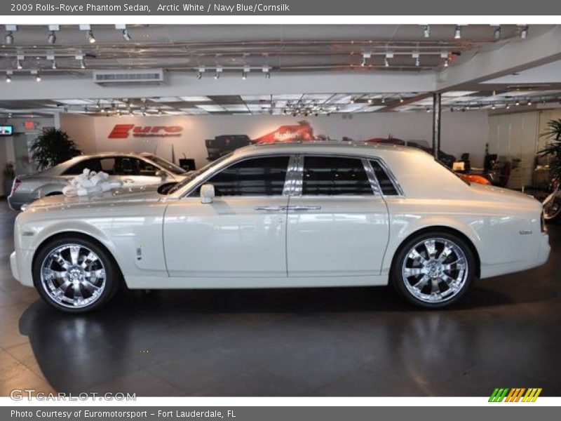 Arctic White / Navy Blue/Cornsilk 2009 Rolls-Royce Phantom Sedan