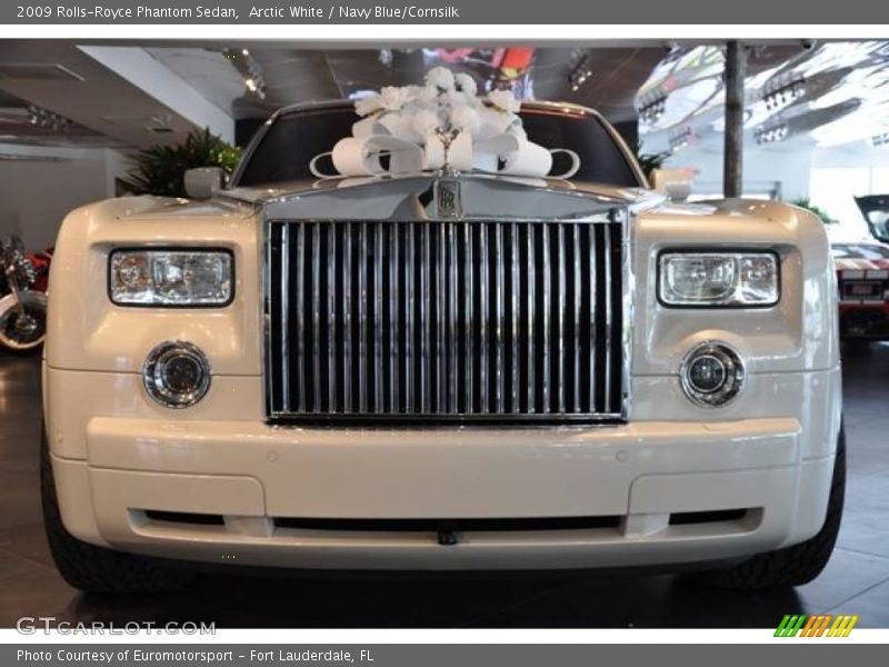 Arctic White / Navy Blue/Cornsilk 2009 Rolls-Royce Phantom Sedan