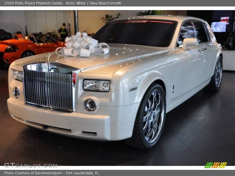Arctic White / Navy Blue/Cornsilk 2009 Rolls-Royce Phantom Sedan