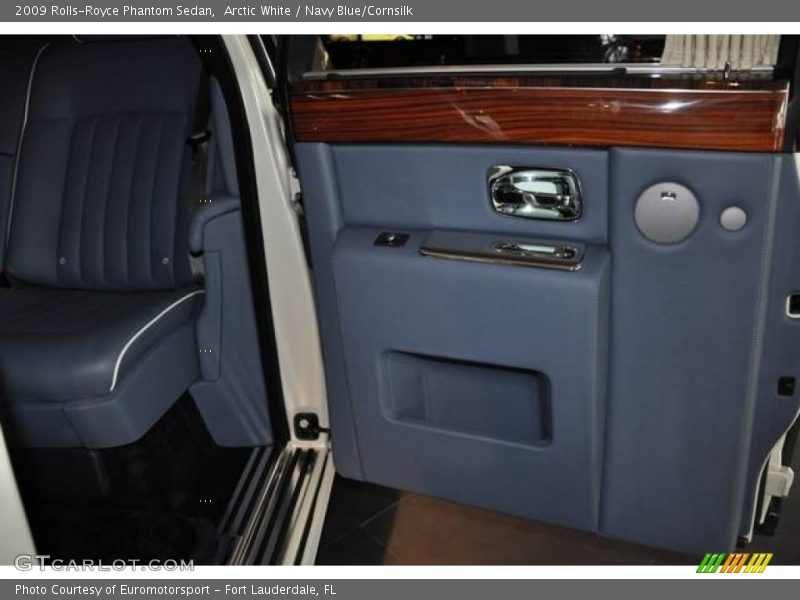 Arctic White / Navy Blue/Cornsilk 2009 Rolls-Royce Phantom Sedan