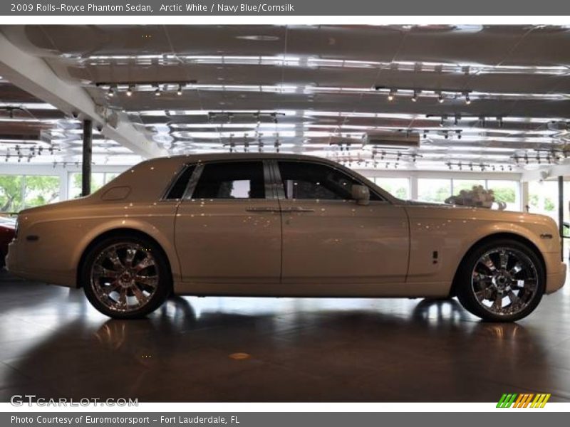 Arctic White / Navy Blue/Cornsilk 2009 Rolls-Royce Phantom Sedan