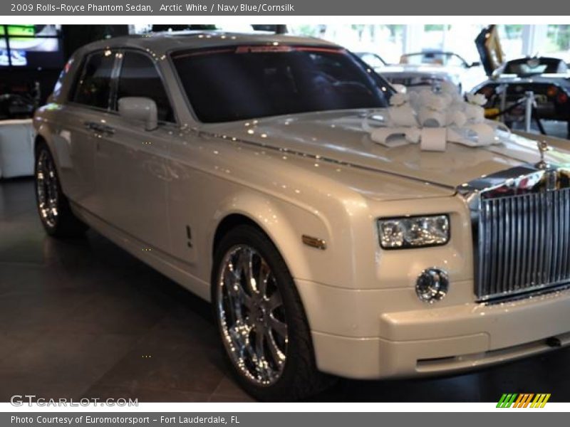 Arctic White / Navy Blue/Cornsilk 2009 Rolls-Royce Phantom Sedan