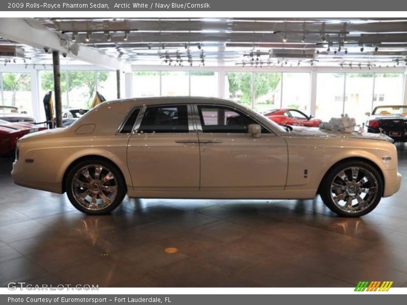 Arctic White / Navy Blue/Cornsilk 2009 Rolls-Royce Phantom Sedan