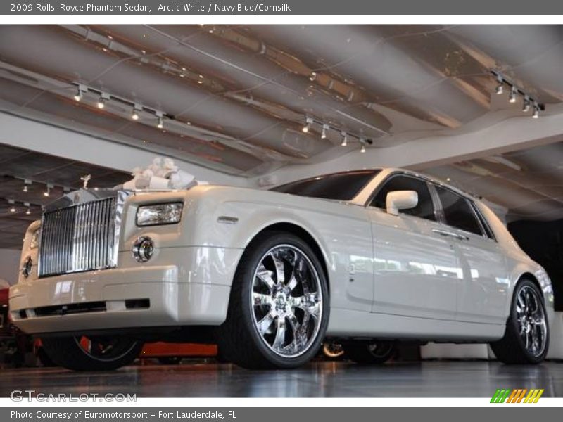 Arctic White / Navy Blue/Cornsilk 2009 Rolls-Royce Phantom Sedan