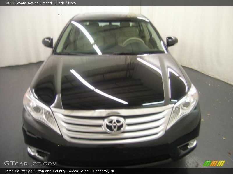 Black / Ivory 2012 Toyota Avalon Limited