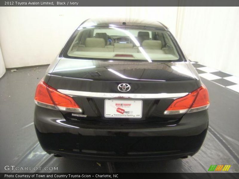 Black / Ivory 2012 Toyota Avalon Limited