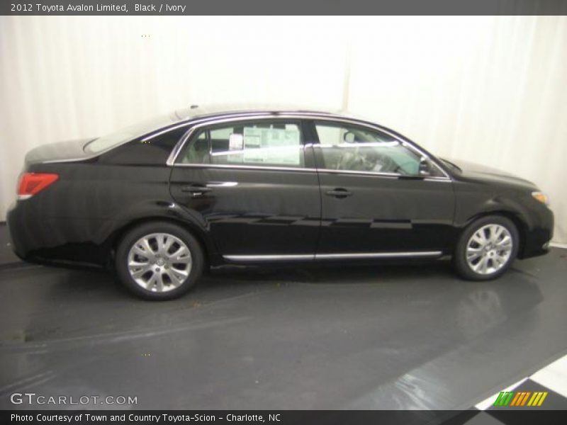 Black / Ivory 2012 Toyota Avalon Limited