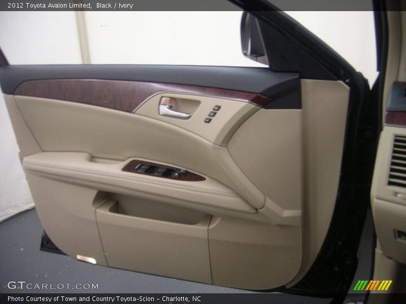 Black / Ivory 2012 Toyota Avalon Limited