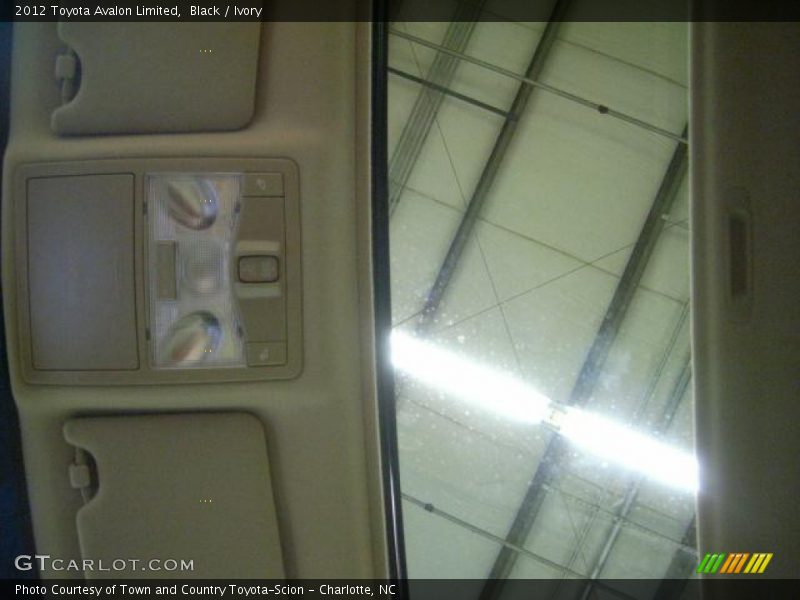 Black / Ivory 2012 Toyota Avalon Limited
