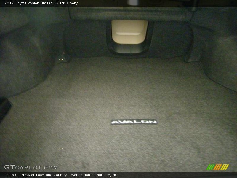 Black / Ivory 2012 Toyota Avalon Limited