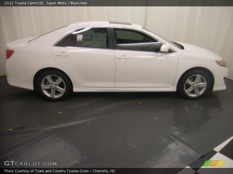 Super White / Black/Ash 2012 Toyota Camry SE