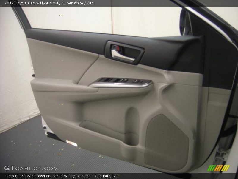 Super White / Ash 2012 Toyota Camry Hybrid XLE