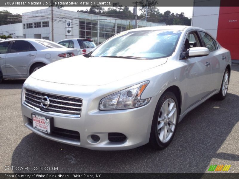 Radiant Silver Metallic / Charcoal 2009 Nissan Maxima 3.5 S